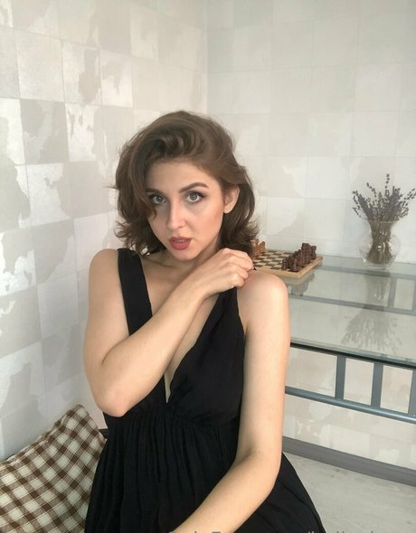 bellachary ポルノスター HD 写真