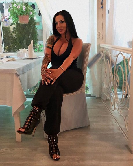 美しいベイビーOnlyFans ホット裸 画像