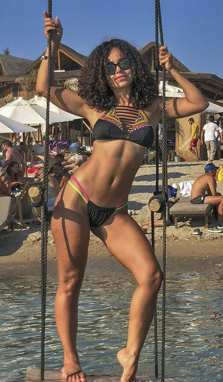 Belgin Kadoglu エロティックモデル 写真