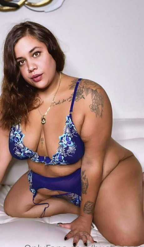 bustyyyyy 限定スター 写真