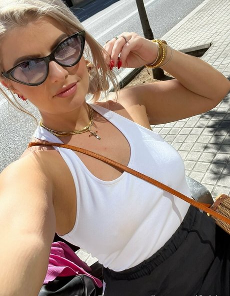 妻のマンコOnlyFans ポルノ 写真