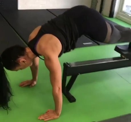 足の裏3P OnlyFans エロチック アーカイブ