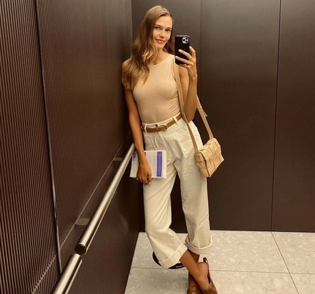 Noel Capri Berry ポルノスター 裸 写真