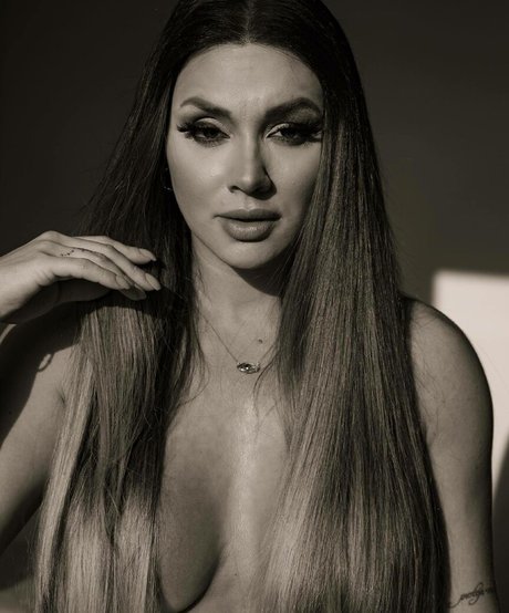 ティーンソロOnlyFans アダルト ギャラリー