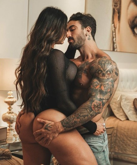 デカ尻ジーンズ OnlyFans セクシーヌード ギャラリー