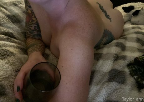 taylorann69 裸の女優 画像