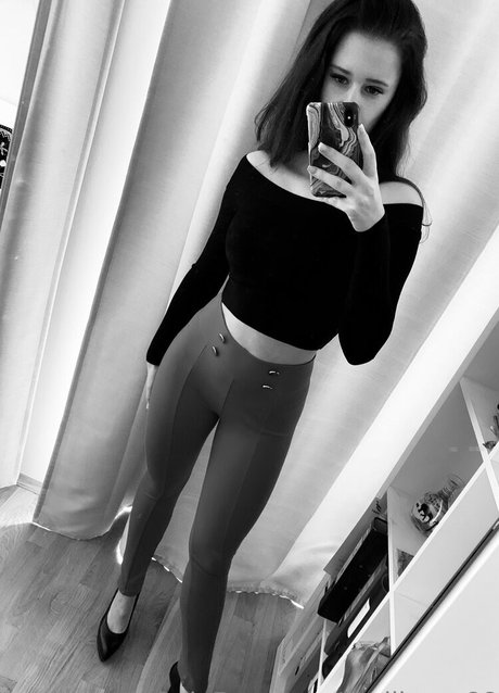 badlizzyy66 美しいモデル 画像