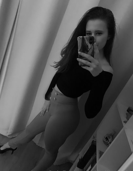 badlizzyy66 美しいモデル 画像