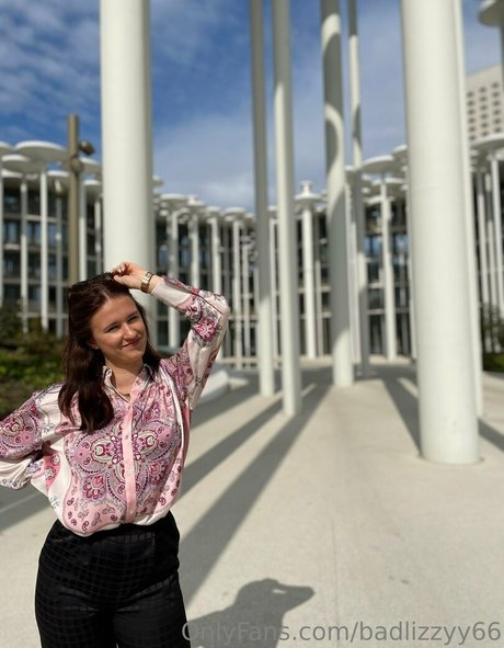 黒檀の小人OnlyFans トップ 写真