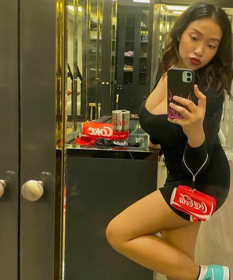 美しいロシアのOnlyFans セクシーヌード 画像