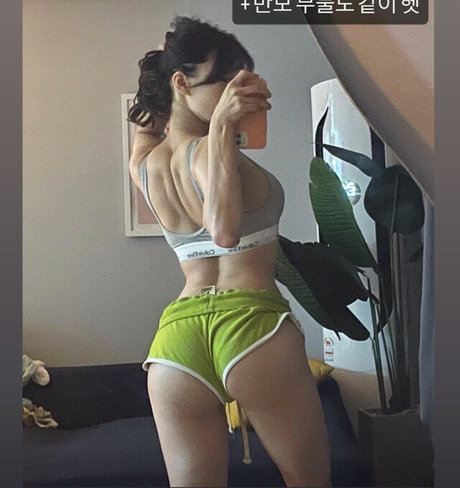 Auddk 77 アダルトスター ギャラリー