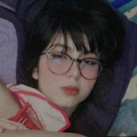 Elain3uwu ポルノスター 可愛い 写真