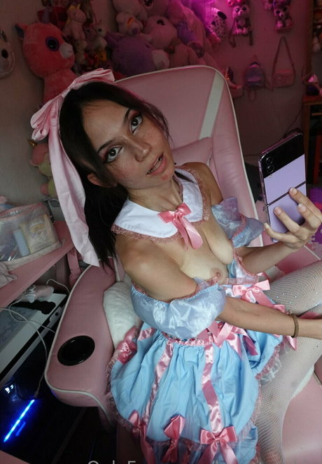 Krissi Pookie ヌードスター ギャラリー