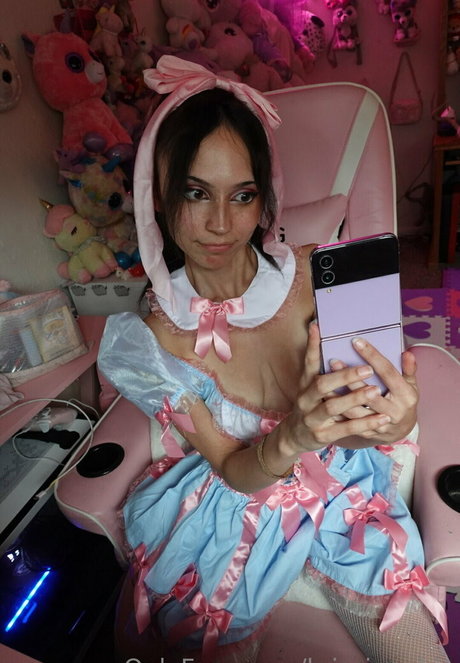 Krissi Pookie エロティックなモデル 写真