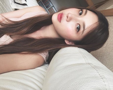 黒檀のシャワー OnlyFans 美しい裸 写真