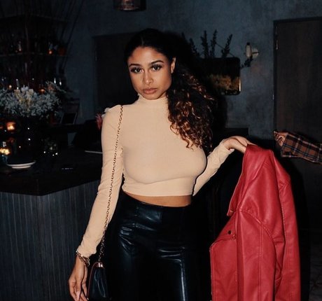 AlessiaSays 無料スター 写真