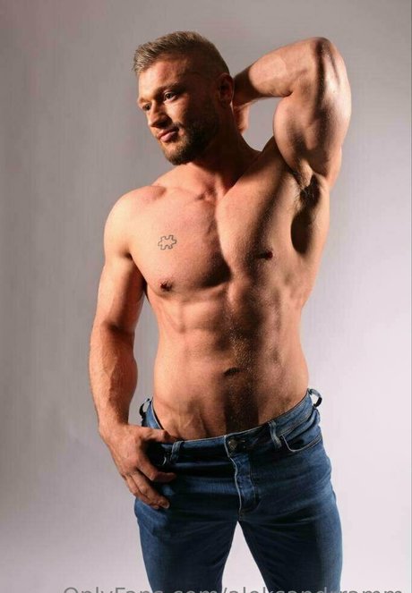 黒檀の小人OnlyFans エロチック 写真