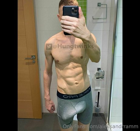 ブロンドヨガOnlyFans 無料セックス 写真