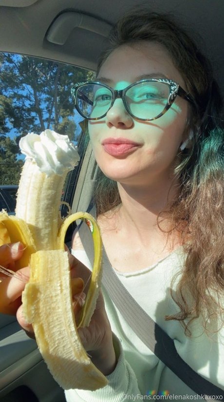 Elenakoshkaxoxo 裸の女優 ギャラリー