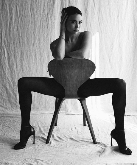 Kyra Santoro ポルノ女優 写真