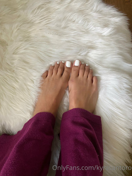 Kyra Santoro トップモデル 写真