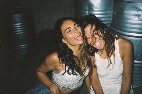 イタリア人熟女OnlyFans セクシー 写真