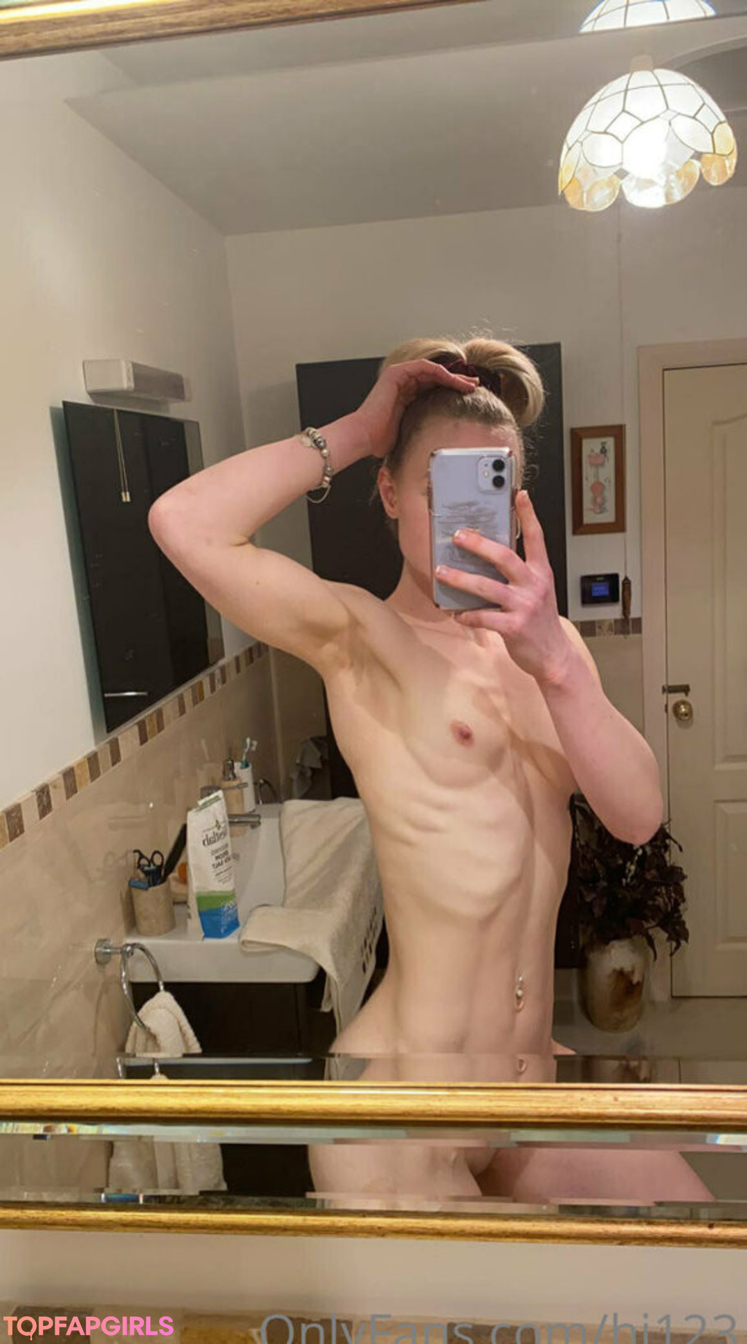痩せたブロンドのOnlyFans ポルノグラフィック 写真
