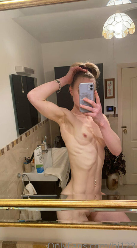 痩せたブロンドのOnlyFans ポルノグラフィック 写真