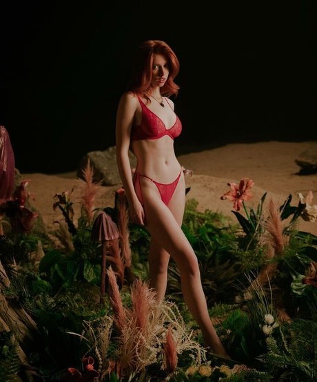 かわいい赤毛のOnlyFans 美しいヌード ギャラリー