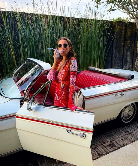 Iulia Girbu アダルトモデル アーカイブ