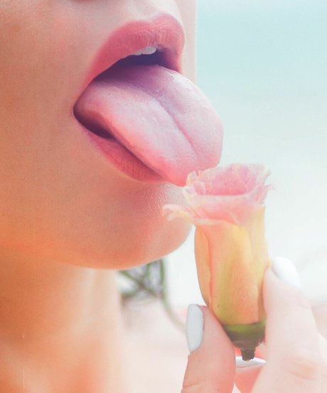 Iulia Girbu ポルノスター セックス ギャラリー