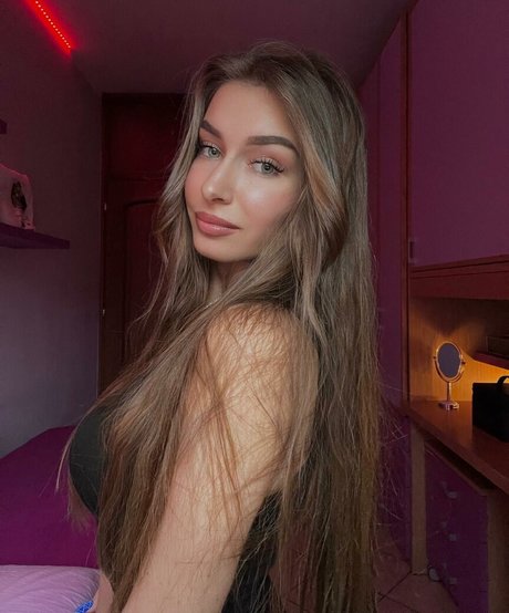 Elisa Esposito 無料スター 写真