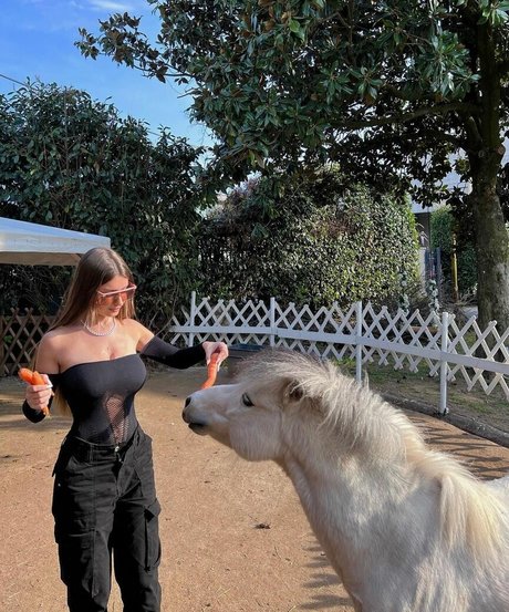 Elisa Esposito ヌードスター 画像