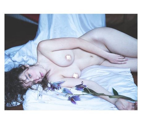 曲線美のティーンズOnlyFans セックス 画像