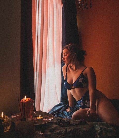 ブロンドヨガOnlyFans 無料ヌード 写真