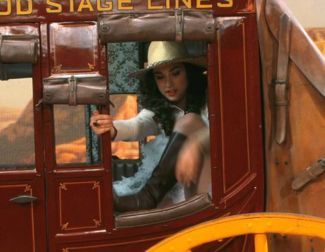 Molly Ephraim HDモデル 写真