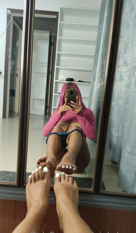 pink lucy アート女優 写真