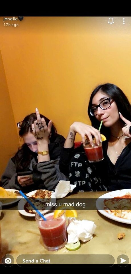 Jenelle Mathew 裸のモデル 画像