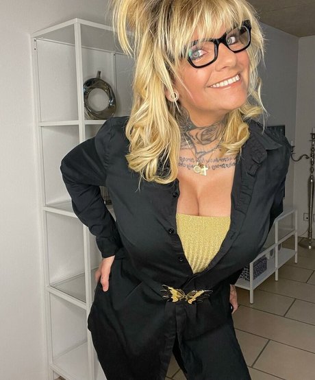 Winnie Nielsen 裸のスター 写真