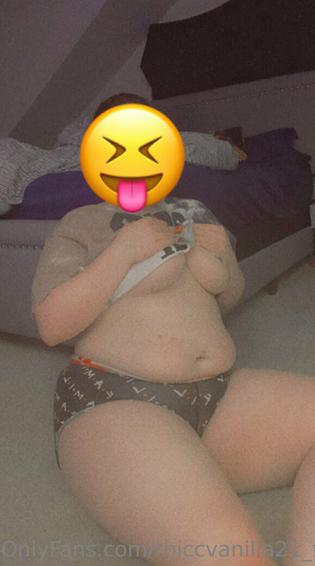 thiccvanilla21 free 美しいモデル 写真