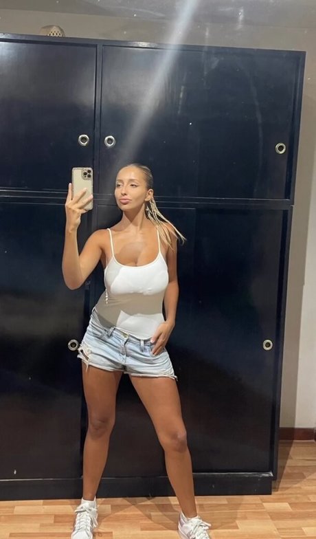 BustyAna ヌードモデル ギャラリー