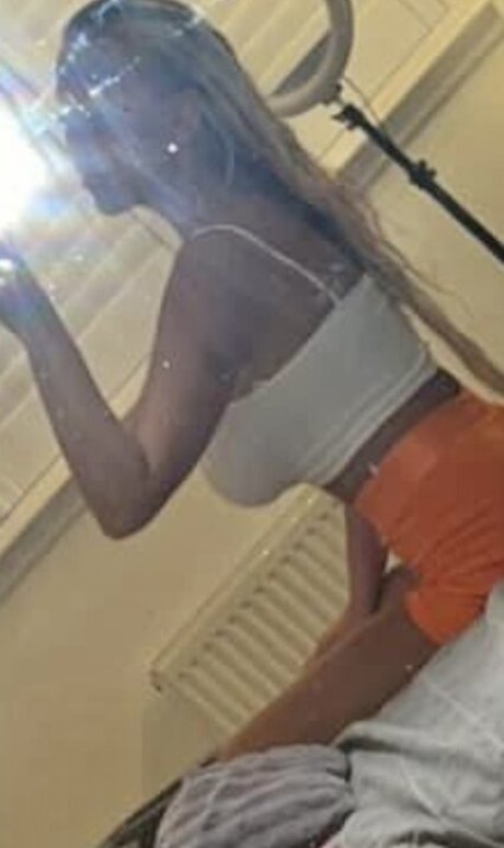 Shauni Scanlan エロティックなスター 写真