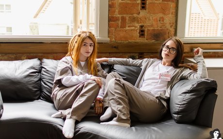 姉妹のOnlyFans パーフェクト 写真