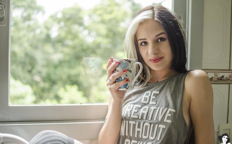 姉妹OnlyFans セクシーヌード 写真