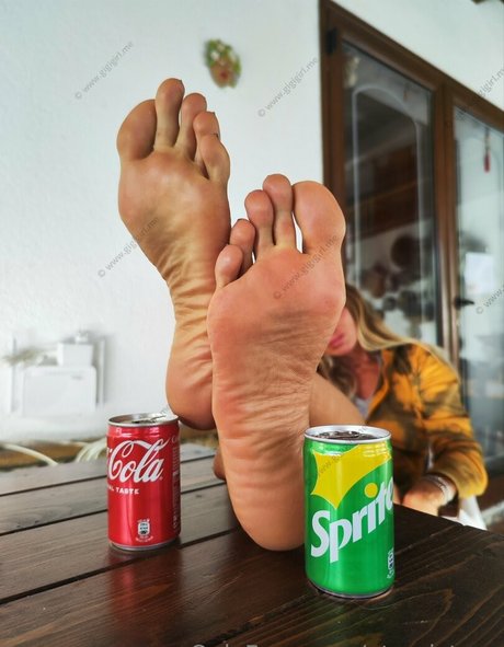 atomictoez 裸のスター 写真