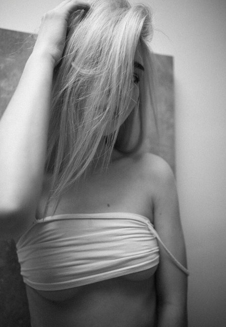 金髪ストリップOnlyFans xxx 写真