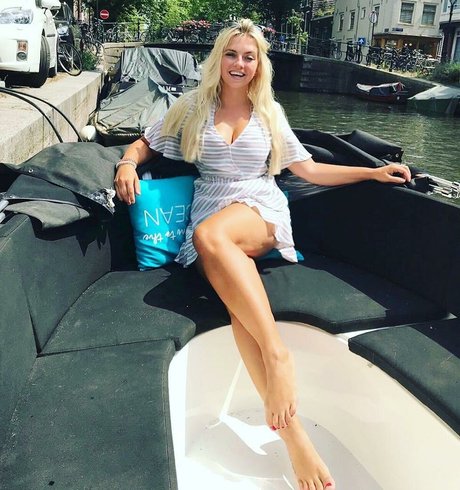 Sensi Lowe 完璧なモデル 写真