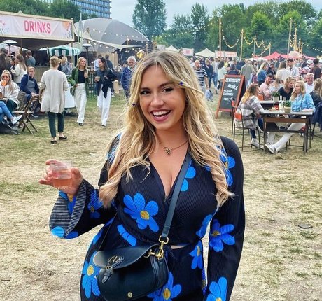 Sensi Lowe ホットなポルノスター 画像