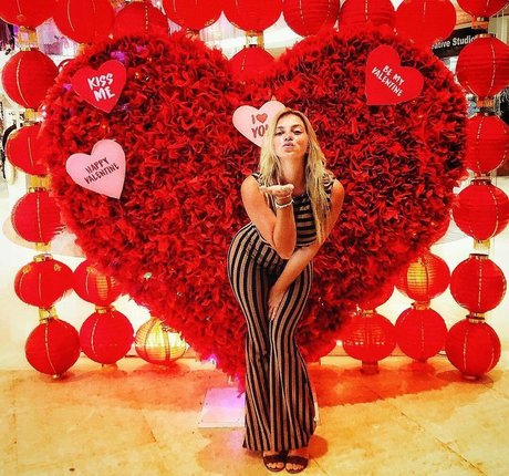 Sensi Lowe ヌード女優 画像