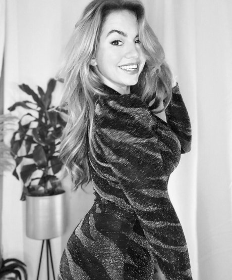 Sensi Lowe アダルトスター 写真